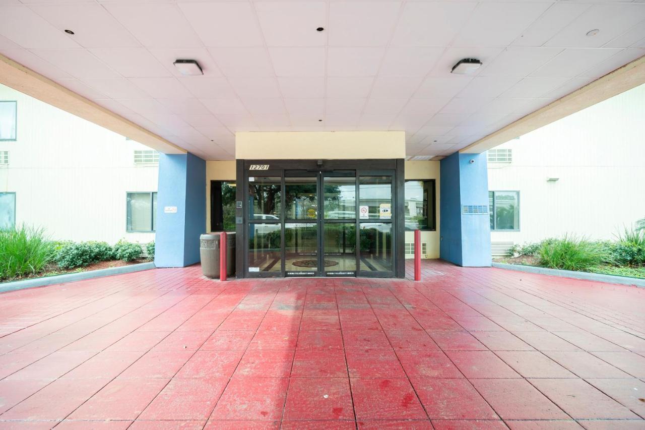 Oyo Townhouse Houston Airport North酒店 外观 照片