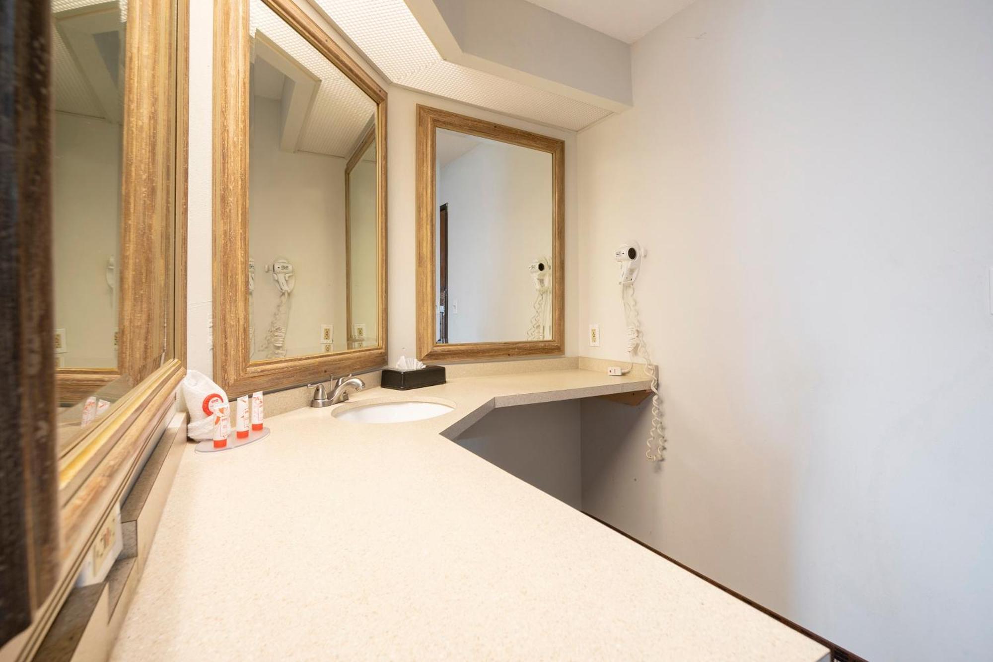 Oyo Townhouse Houston Airport North酒店 外观 照片