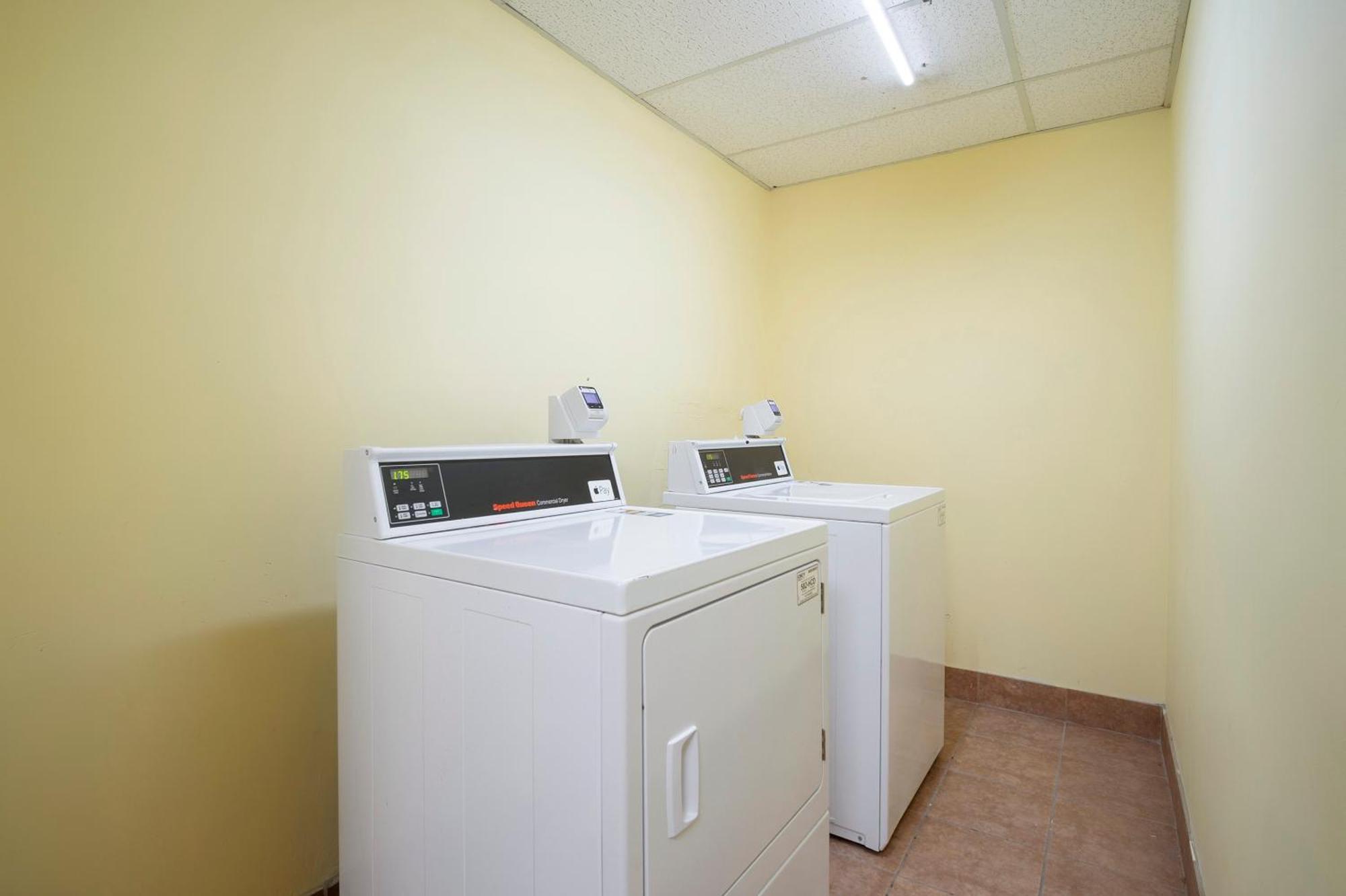 Oyo Townhouse Houston Airport North酒店 外观 照片