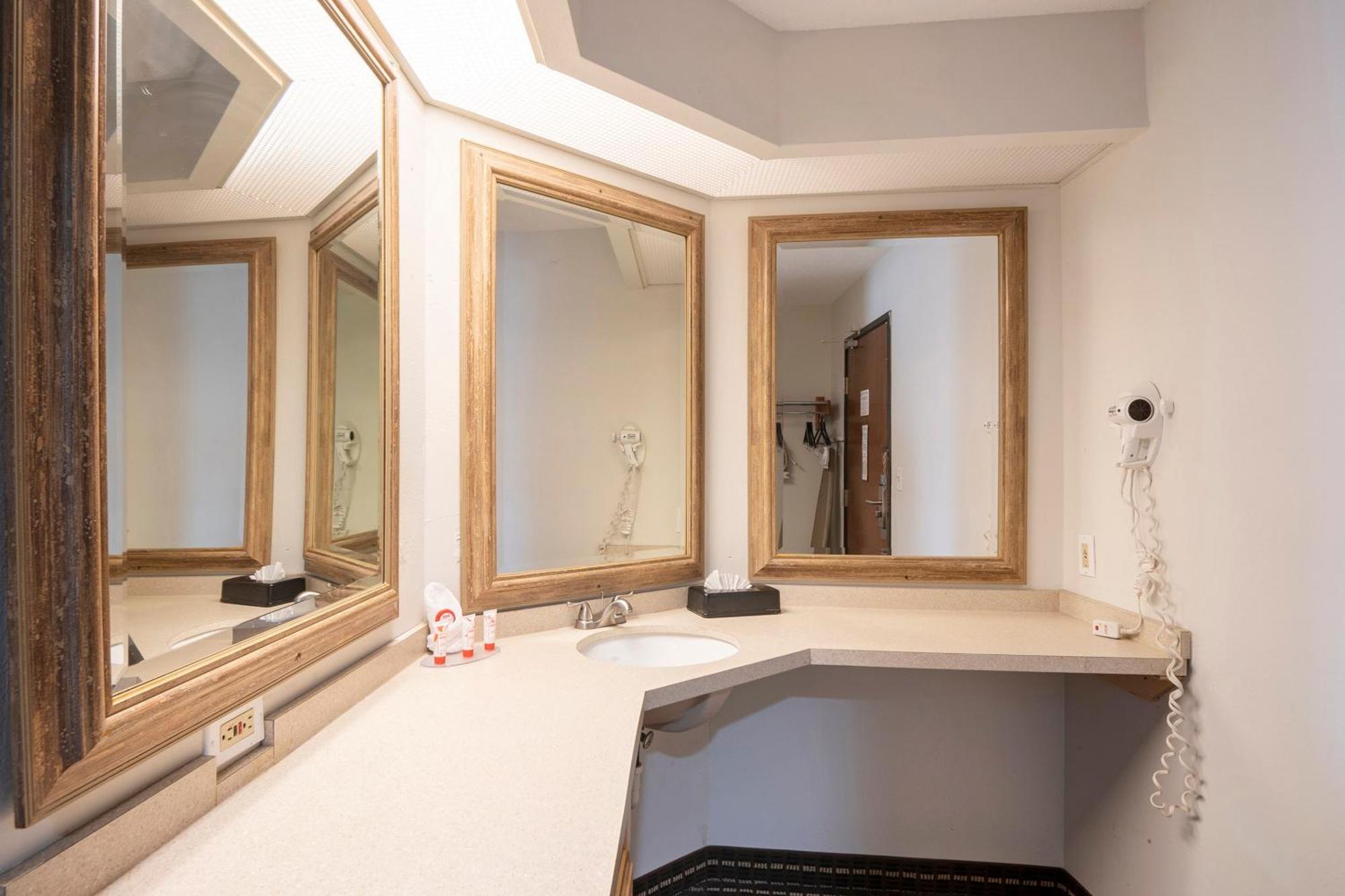 Oyo Townhouse Houston Airport North酒店 外观 照片