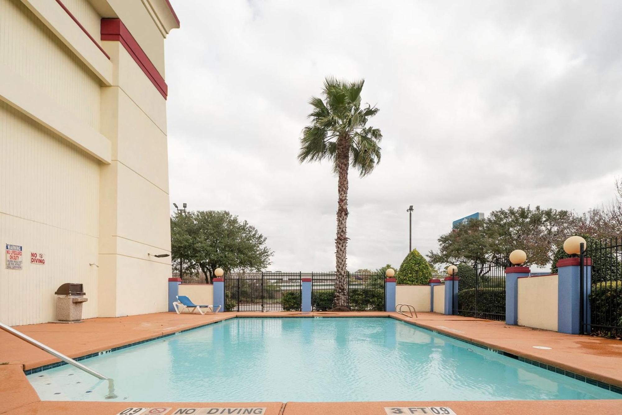 Oyo Townhouse Houston Airport North酒店 外观 照片
